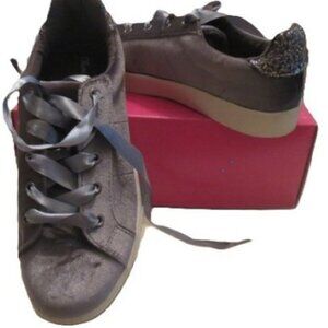 Olive & Edie Girls Sneaker